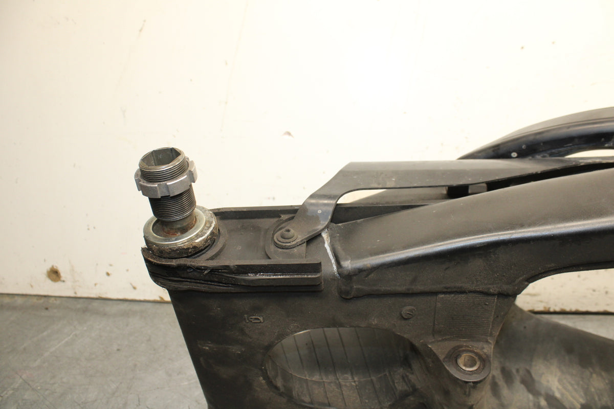 06 YAMAHA YZF R6 REAR SWINGARM BACK SUSPENSION SWING ARM BB716