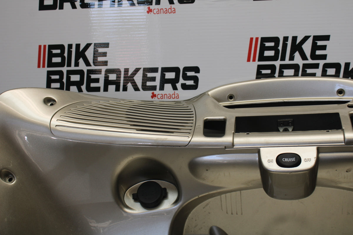 09 YAMAHA ROYAL STAR XVZ1300TF VENTURE FRONT UPPER FAIRING NOSE COWL BB151