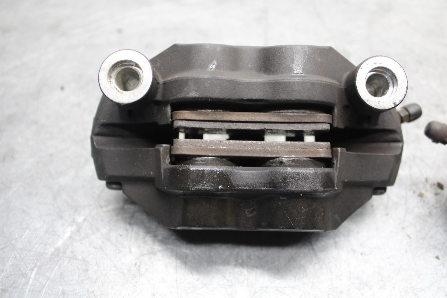 2009 Suzuki GSXR600 RIGHT LEFT FRONT BRAKE CALIPER SET PAIR CALIPERS BB527