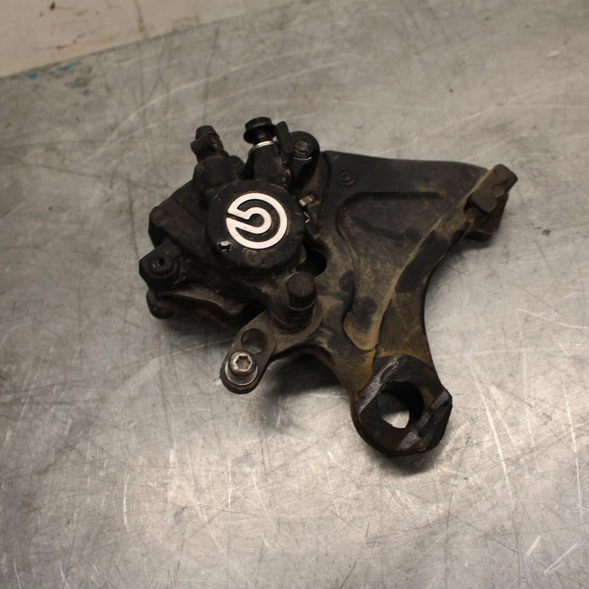 17-21 TRIUMPH STREET TRIPPLE R ABS REAR BREMBO  BRAKE CALIPER W  BRACKET bb452