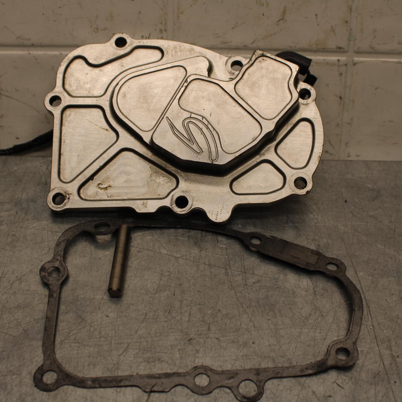 2007 Yamaha YZF R6S ENGINE OIL PUMP CASE COVER BB594