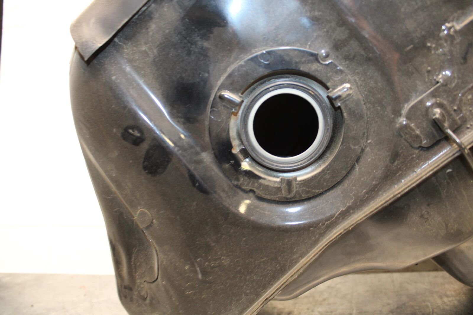 2001 Honda ST1100 GAS TANK FUEL CELL PETROL RESERVOIR BB77