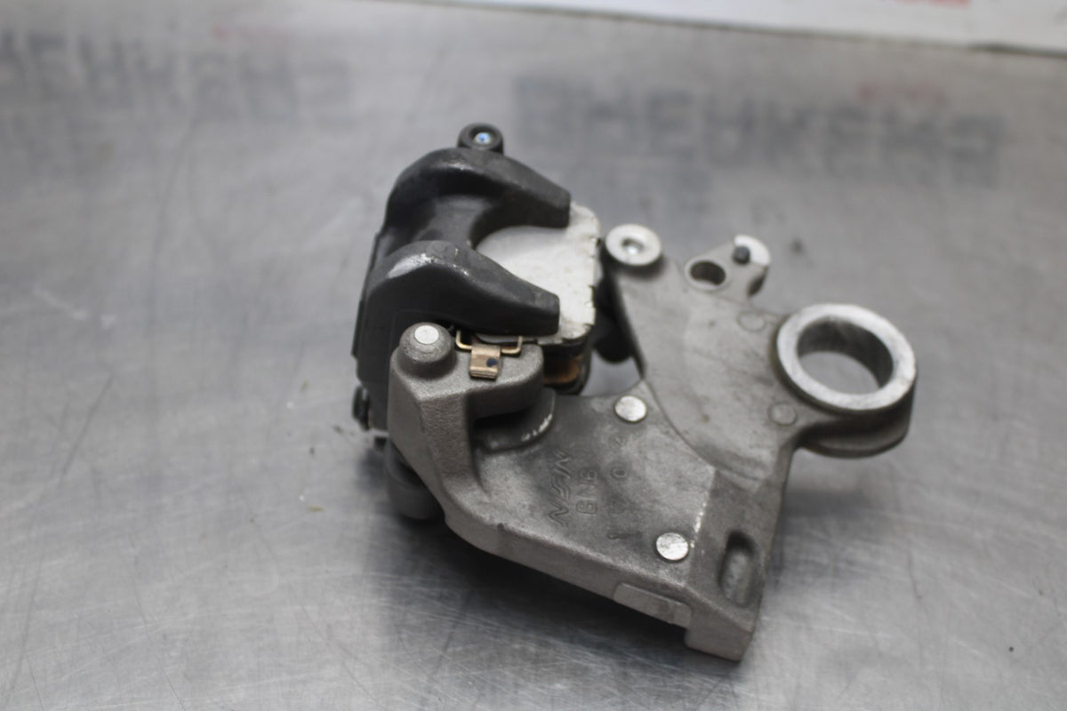 17 YAMAHA YZF R6 REAR BACK BRAKE CALIPER W MOUNT BRACKET BB922