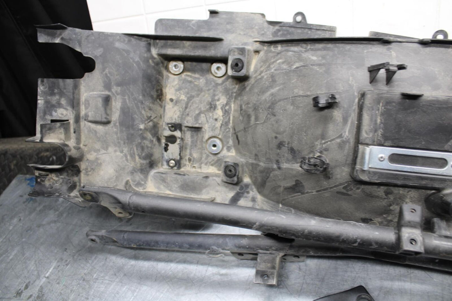 07-08 KAWASAKI CONCOURS 1400 ABS REAR BACK TAIL SUBFRAME SUB FRAME BB449