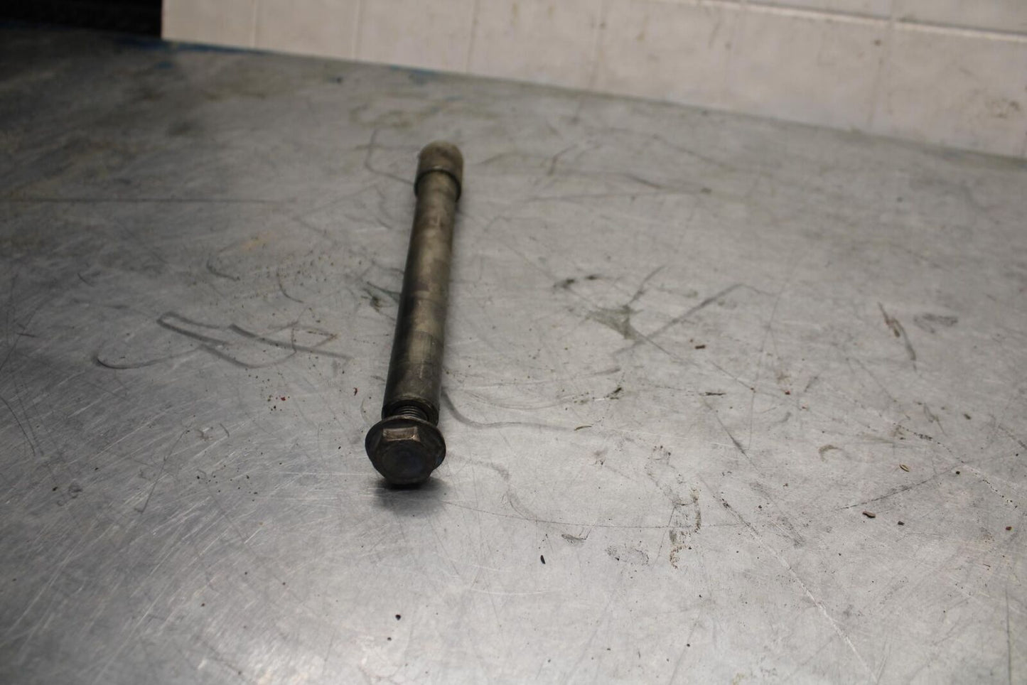 07 YAMAHA YZF R6 2c0 FRONT WHEEL RIM AXLE PIVOT BOLT BB423