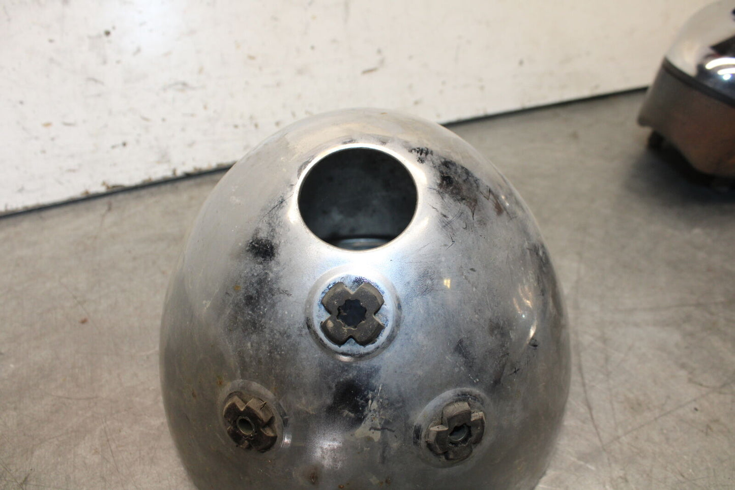 05-09 SUZUKI BOULEVARD C90 HEADLIGHT CASE HOUSING BUCKET BB692