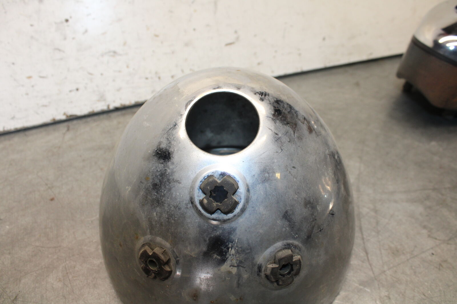 05-09 SUZUKI BOULEVARD C90 HEADLIGHT CASE HOUSING BUCKET BB692