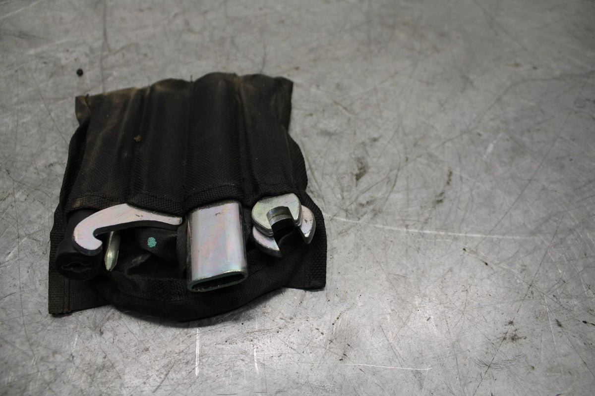 2015 Yamaha YZF R3 STOCK TOOLS OEM TOOL BAG KIT SET 1WD-F8100-00-00 BB526