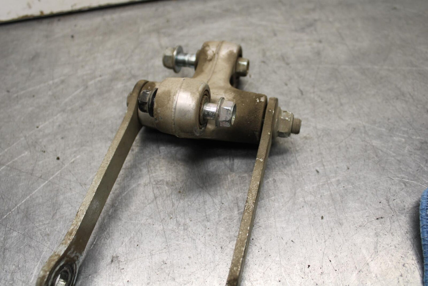 2013 Suzuki Boulevard C50T REAR BACK SHOCK ABSORBER LINKAGE DOGBONE BB625