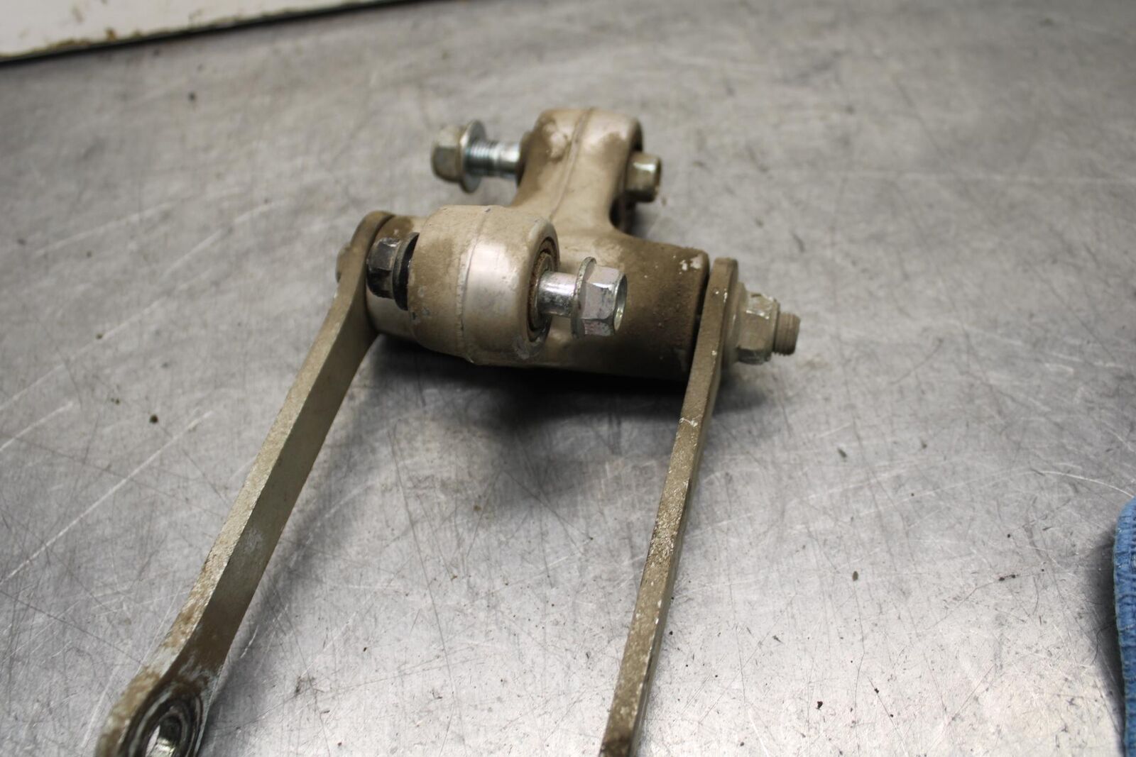 2013 Suzuki Boulevard C50T REAR BACK SHOCK ABSORBER LINKAGE DOGBONE BB625