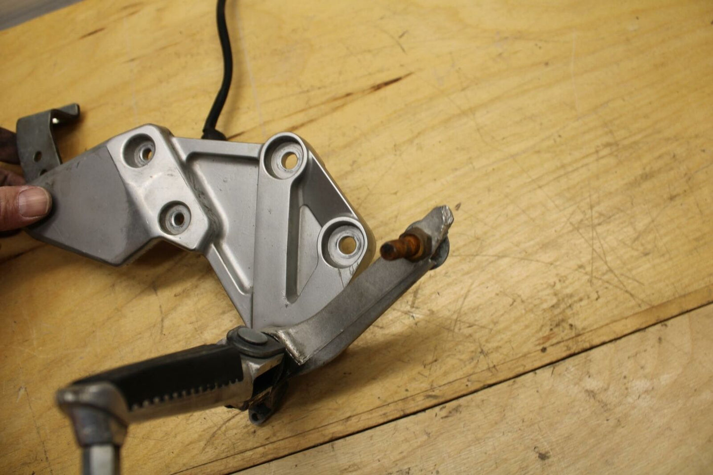 07-08 SUZUKI SV650 RIGHT REARSET REAR SET DRIVER FOOT PEG REST STOP BB316