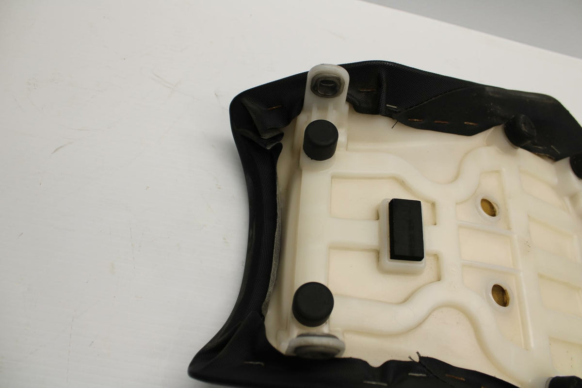 11-19 SUZUKI GSXR600 FRONT DRIVERS SEAT  SADDLE PILLION 45100-14J10-DW2 BB 241