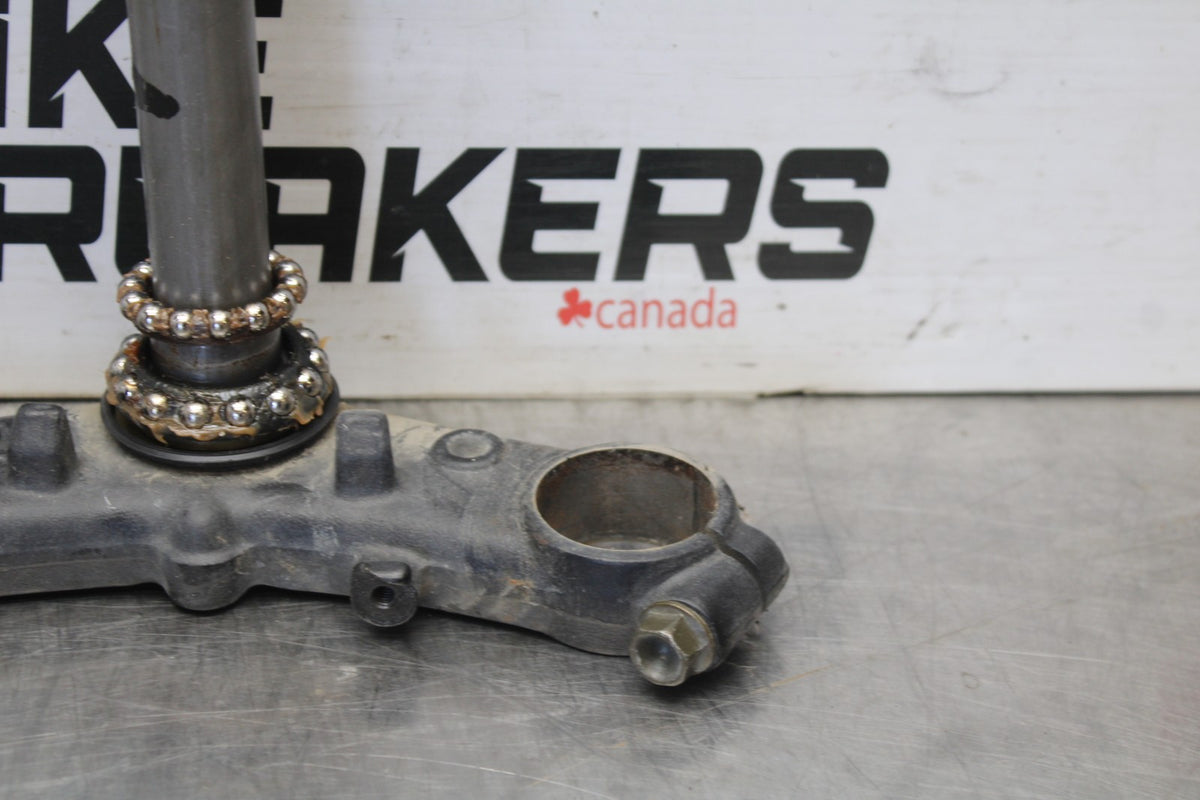 98-05 HONDA SUPER HAWK 1000 VTR1000F FRONT CLAMP LOWER TRIPLE TREE STEM BB924