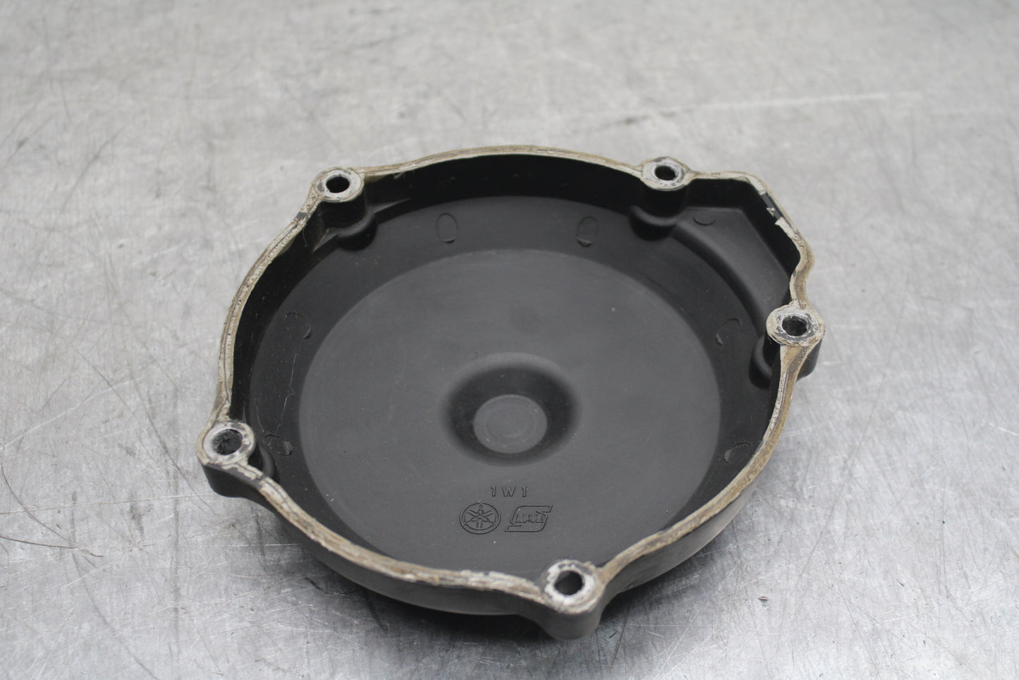 82-83 YAMAHA IT175 ENGINE MOTOR STATOR GENERATOR MAGNETO COVER BB108