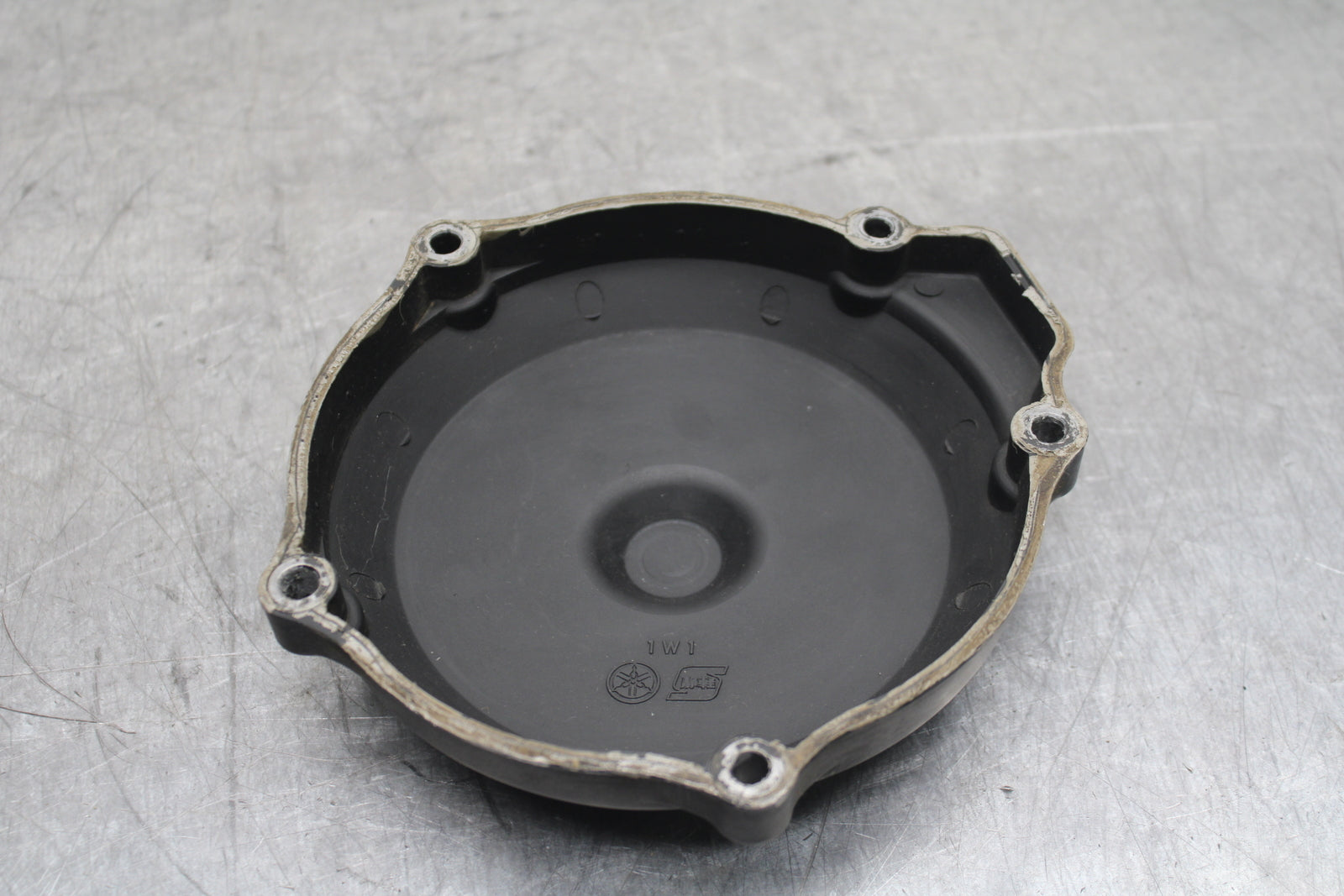 82-83 YAMAHA IT175 ENGINE MOTOR STATOR GENERATOR MAGNETO COVER BB108