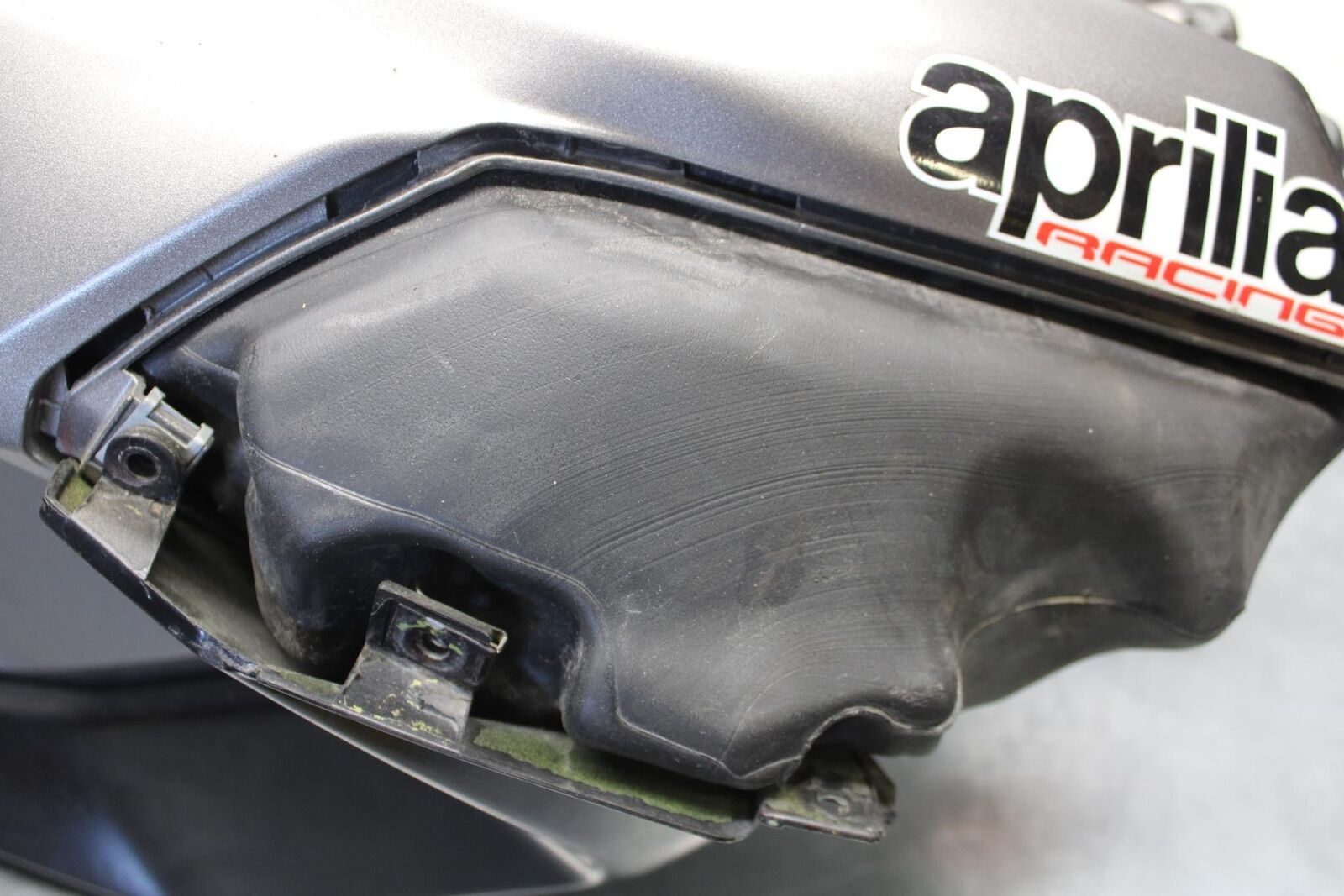 2008 Aprilia Shiver 750 SL750 GAS TANK FUEL CELL PETROL RESERVOIR BB551