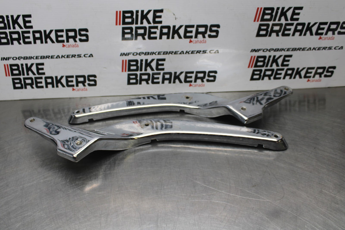 2006 Suzuki Boulevard C90 REAR PASSENGER FENDER GRAB RAIL BB849