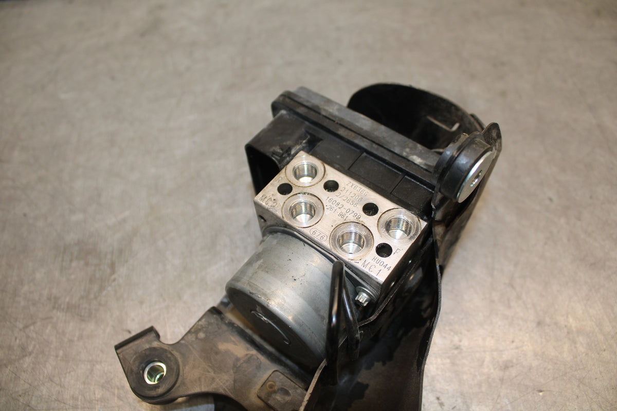 19-23 KAWASAKI NINJA ZX6R ABS PUMP UNIT MODULE BB701