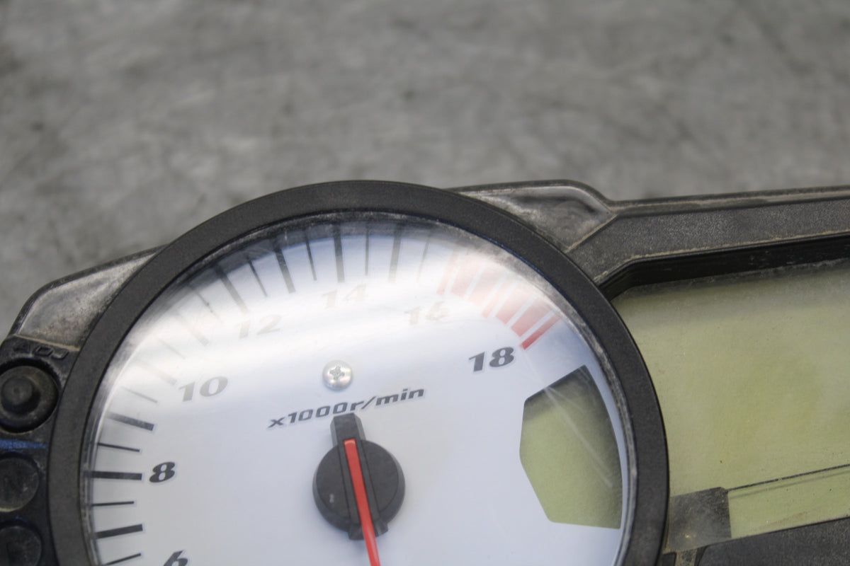 06-07 SUZUKI GSXR 600 SPEEDO TACH GAUGES CLUSTER SPEEDOMETER TACHOMETER BB694