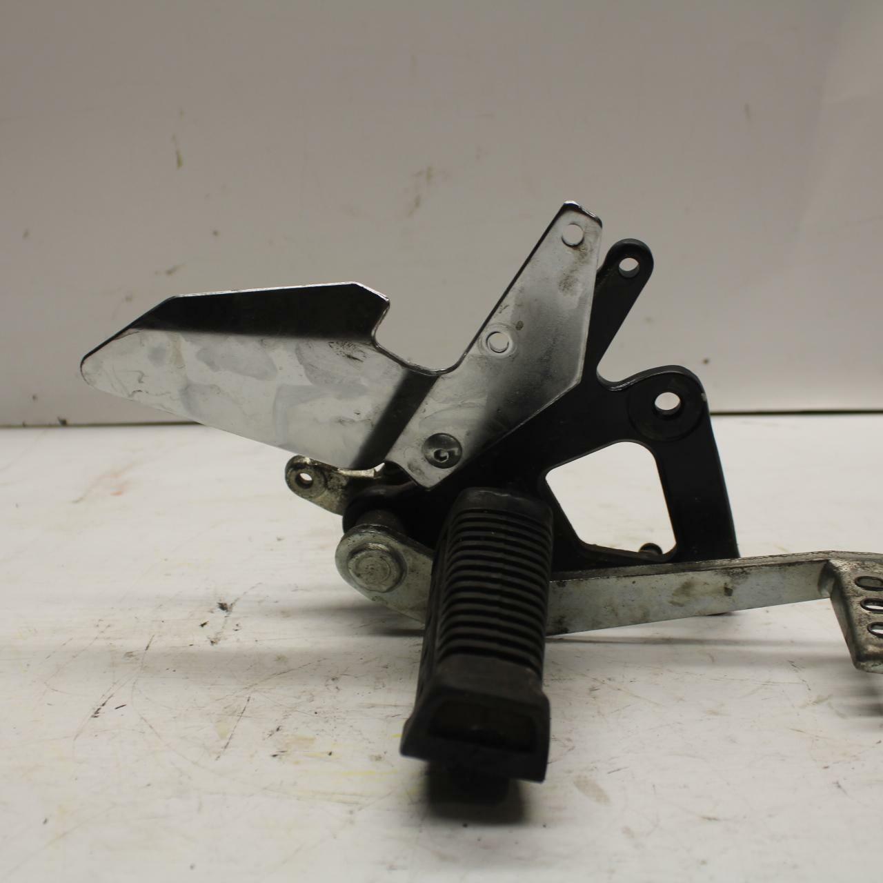 04-09 SUZUKI GS500F RIGHT REARSET REAR SET DRIVER FOOT PEG REST STOP  BB278