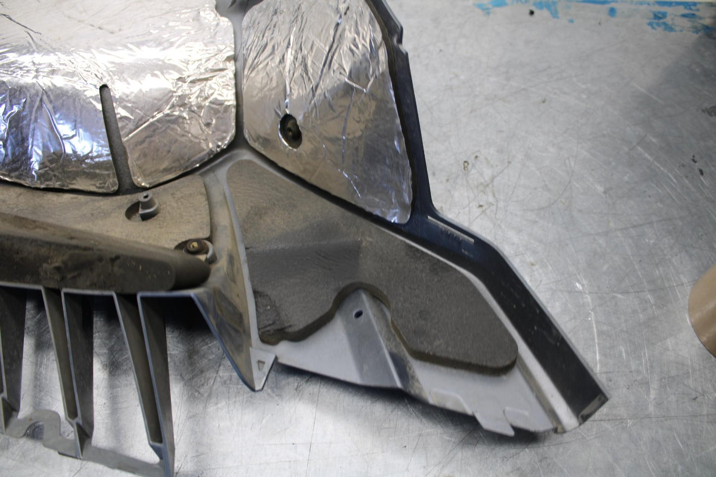 07-08 KAWASAKI CONCOURS 1400 ABS LEFT MID UPPER SIDE FAIRING COWL PLASTIC BB449