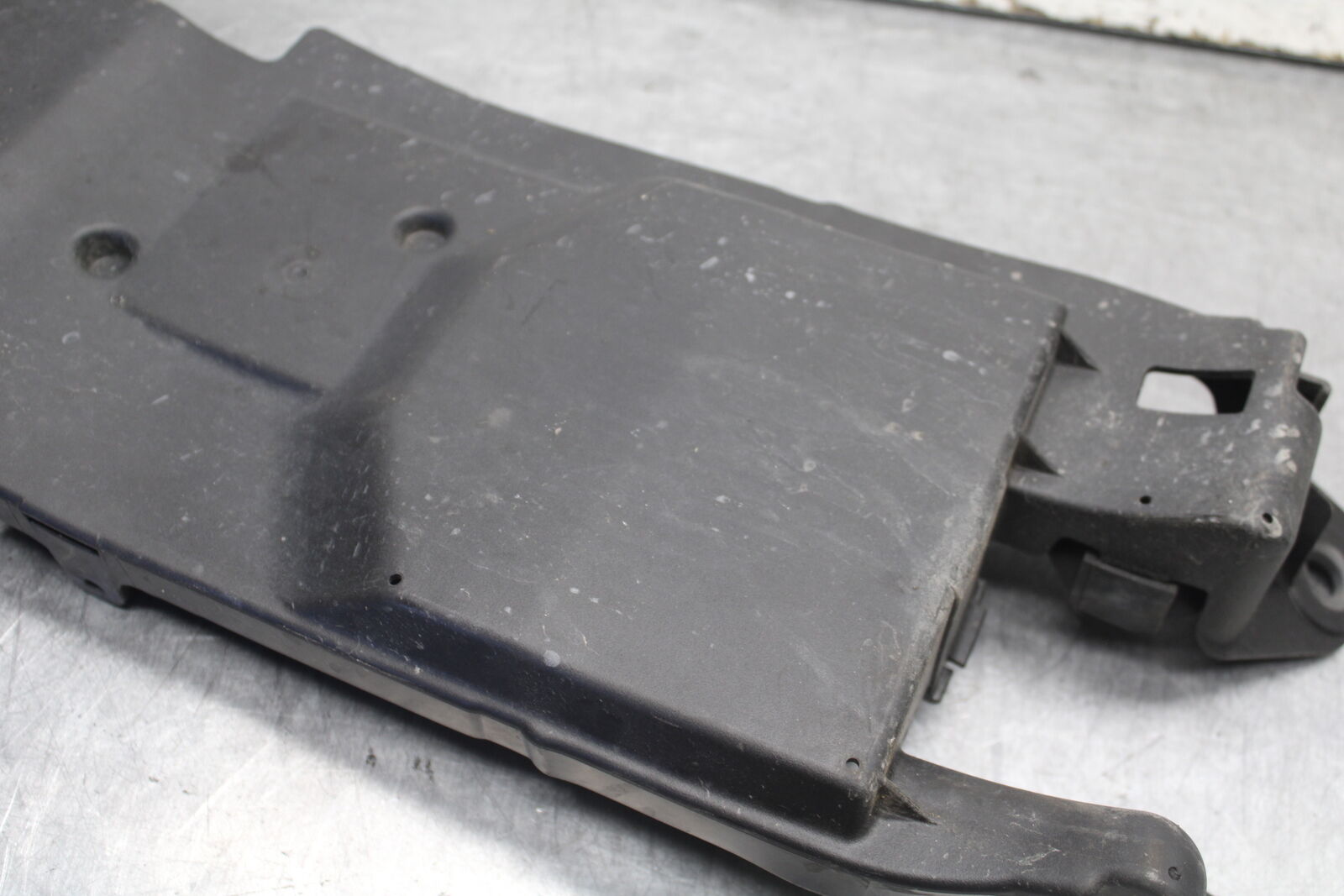 09-12 KAWASAKI NINJA ZX6R REAR BACK TAIL UNDERTAIL BATTERY TRAY PLASTIC BB698