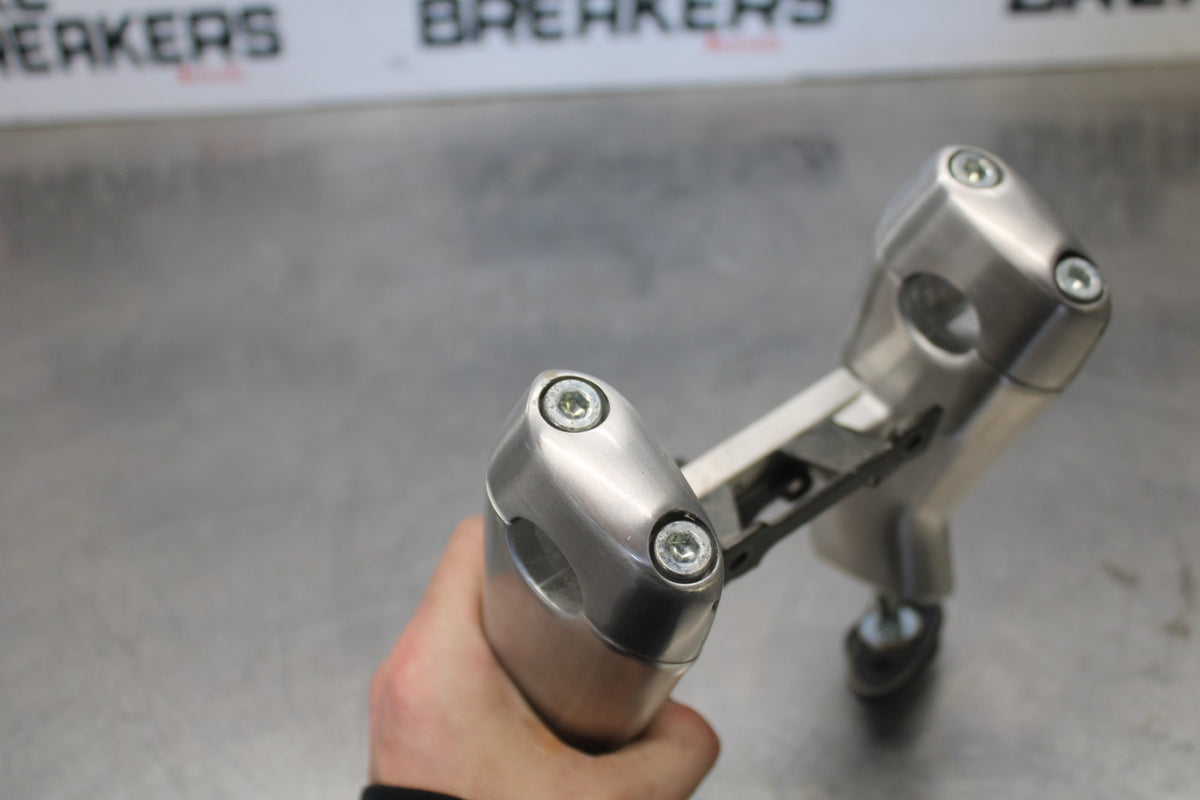 07 SUZUKI BOULEVARD M50 HANDLEBAR RISERS BB897