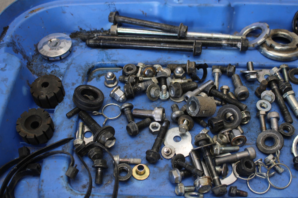 14 HONDA SHADOW 750 VT750C2B LEFTOVER MOUNTING BOLTS HARDWARE SCREWS BB867