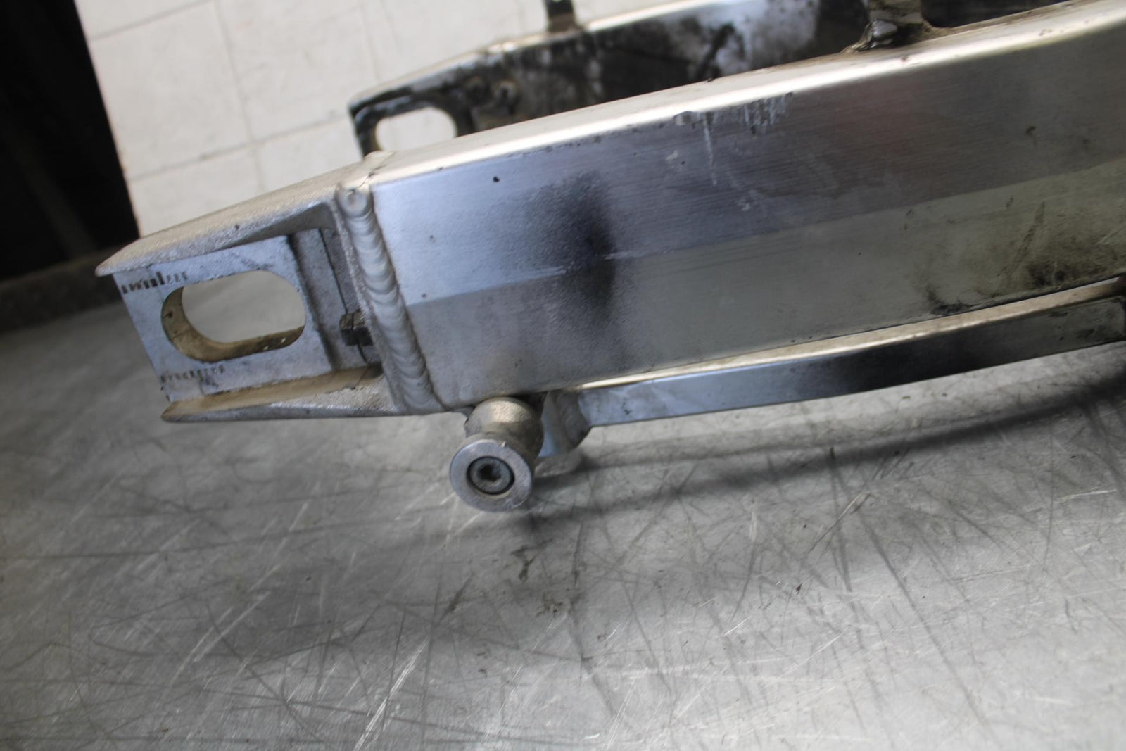 1998 Suzuki TL1000S REAR SWINGARM BACK SUSPENSION SWING ARM BB508