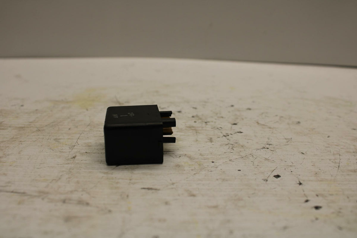 06-07 SUZUKI GSXR600 TURN SIGNAL BLINKER FUEL RELAY FLASHER SWITCH BB245