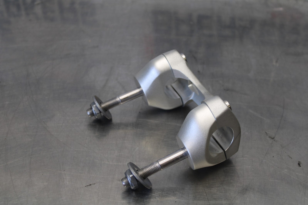 20 TRIUMPH STREET TRIPLE 765 HANDLEBAR RISERS BB864