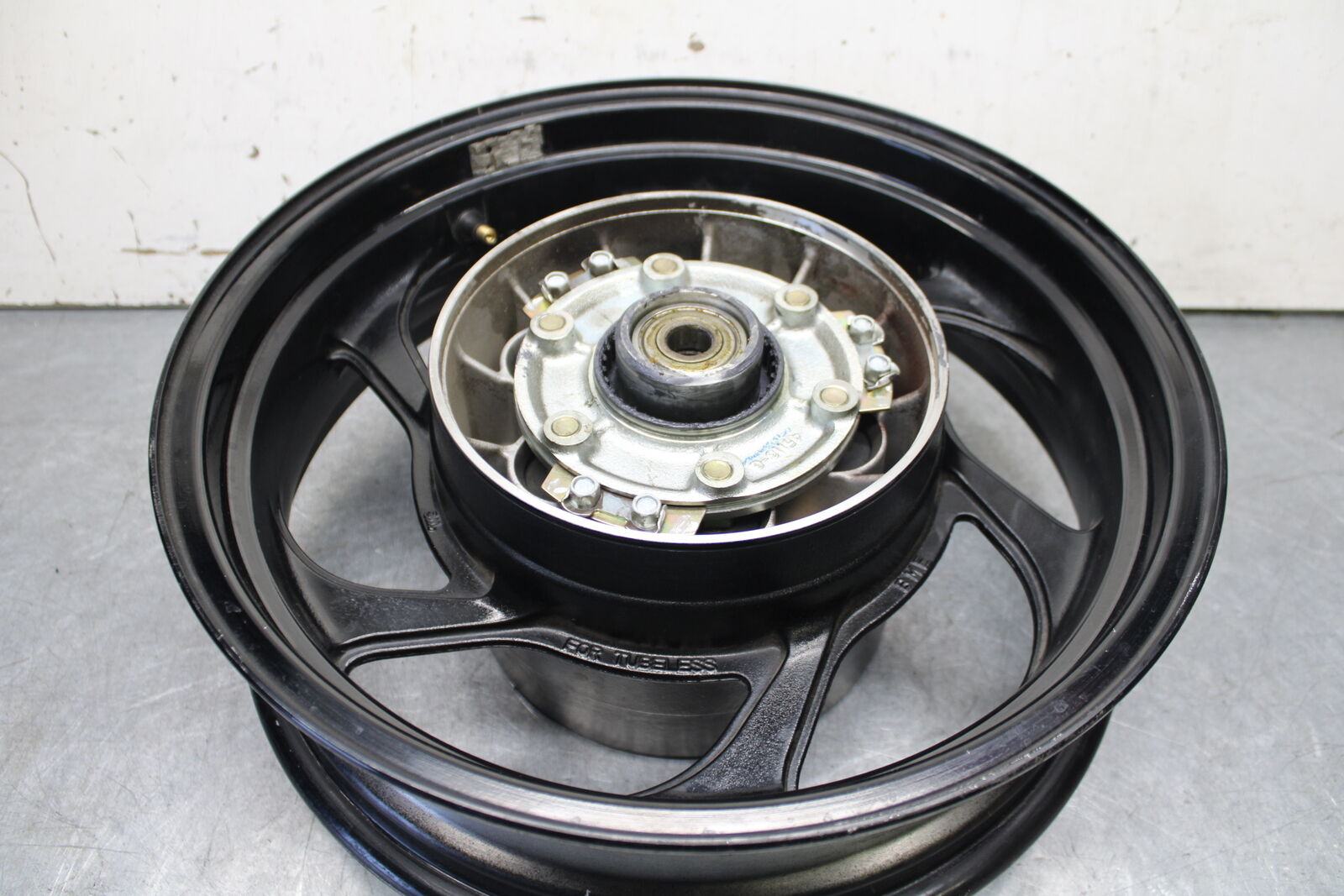 05-06 SUZUKI BOULEVARD M50 REAR WHEEL BACK RIM BB671