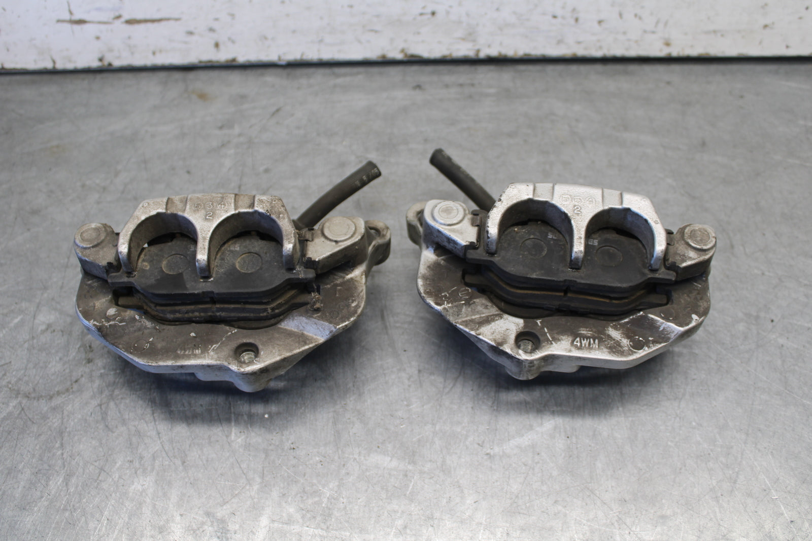 05-06 YAMAHA ROYAL STAR RIGHT LEFT FRONT BRAKE CALIPER SET PAIR CALIPERS BB697