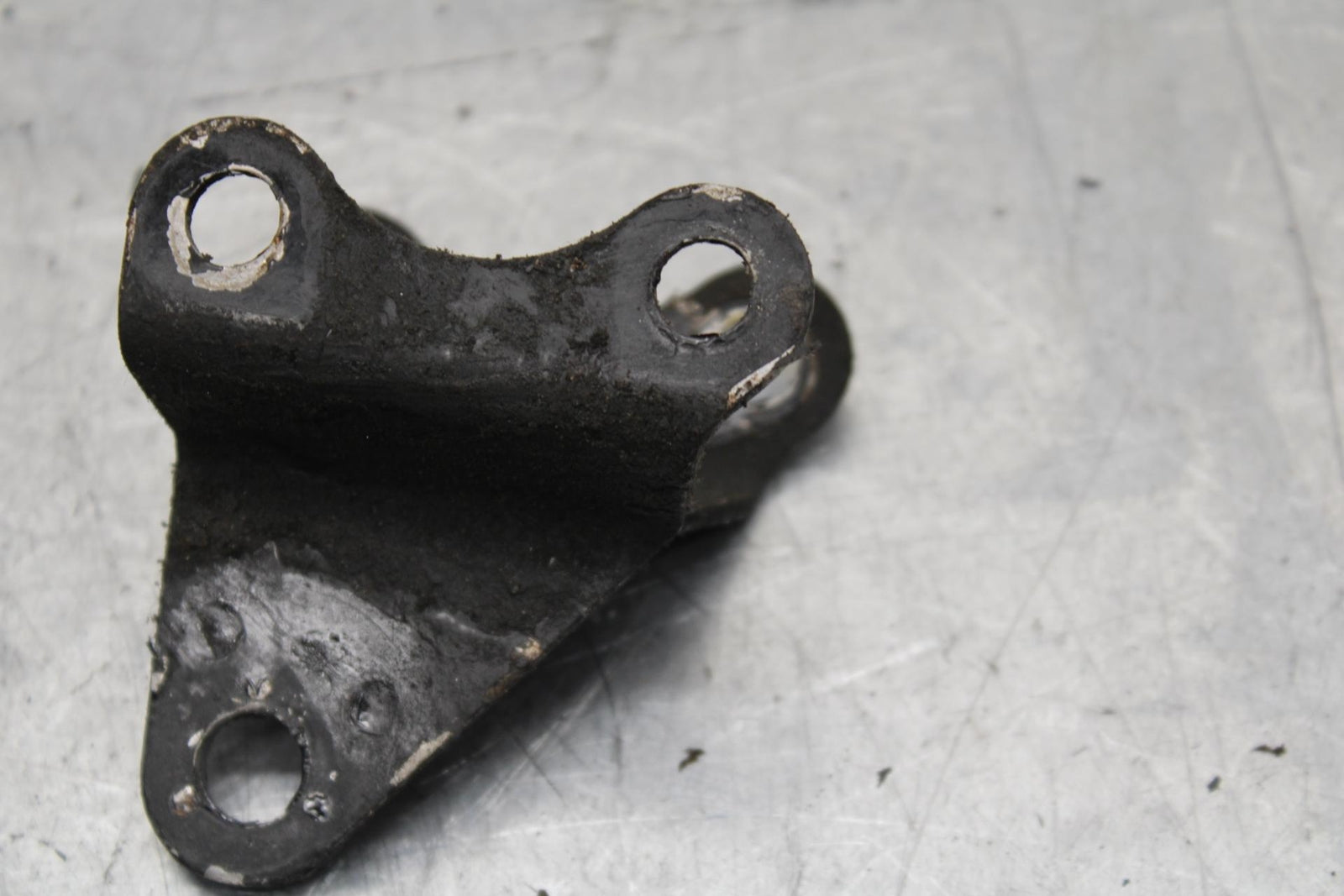1979 Yamaha XS1100 ENGINE MOUNT MOTOR BRACKET BB572