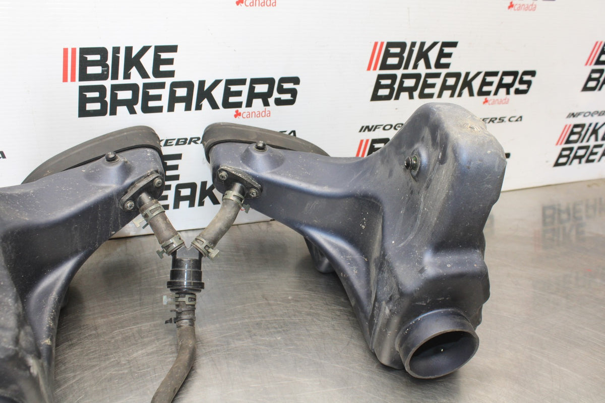 98 KAWASAKI NINJA ZX6 RIGHT LEFT AIR INTAKE DUCTS BB870