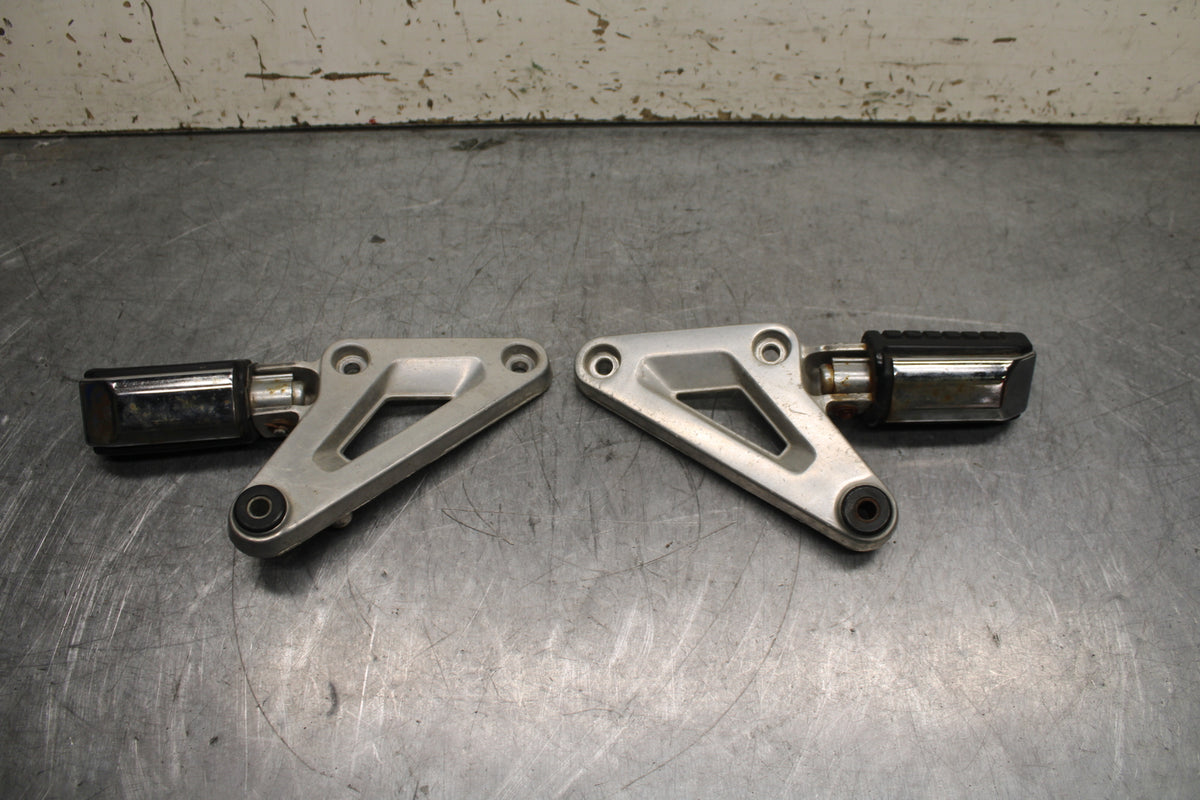 82-83 HONDA V45 MAGNA REAR PASSENGER FOOT STEP PEG BB107
