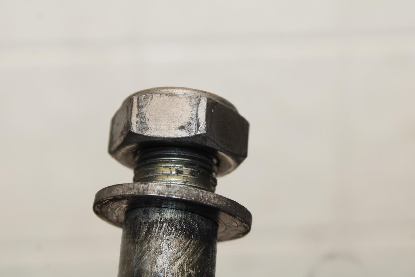 2009 Triumph Daytona 675 REAR AXLE BACK WHEEL RIM PIVOT BOLT AXEL  BB584