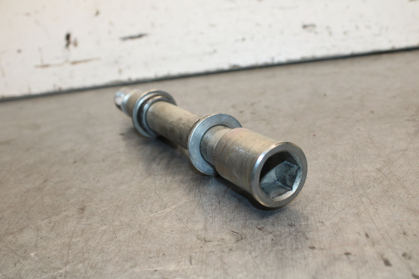 13-18 KAWASAKI NINJA ZX6R FRONT WHEEL RIM AXLE PIVOT BOLT 41068-0595 BB666