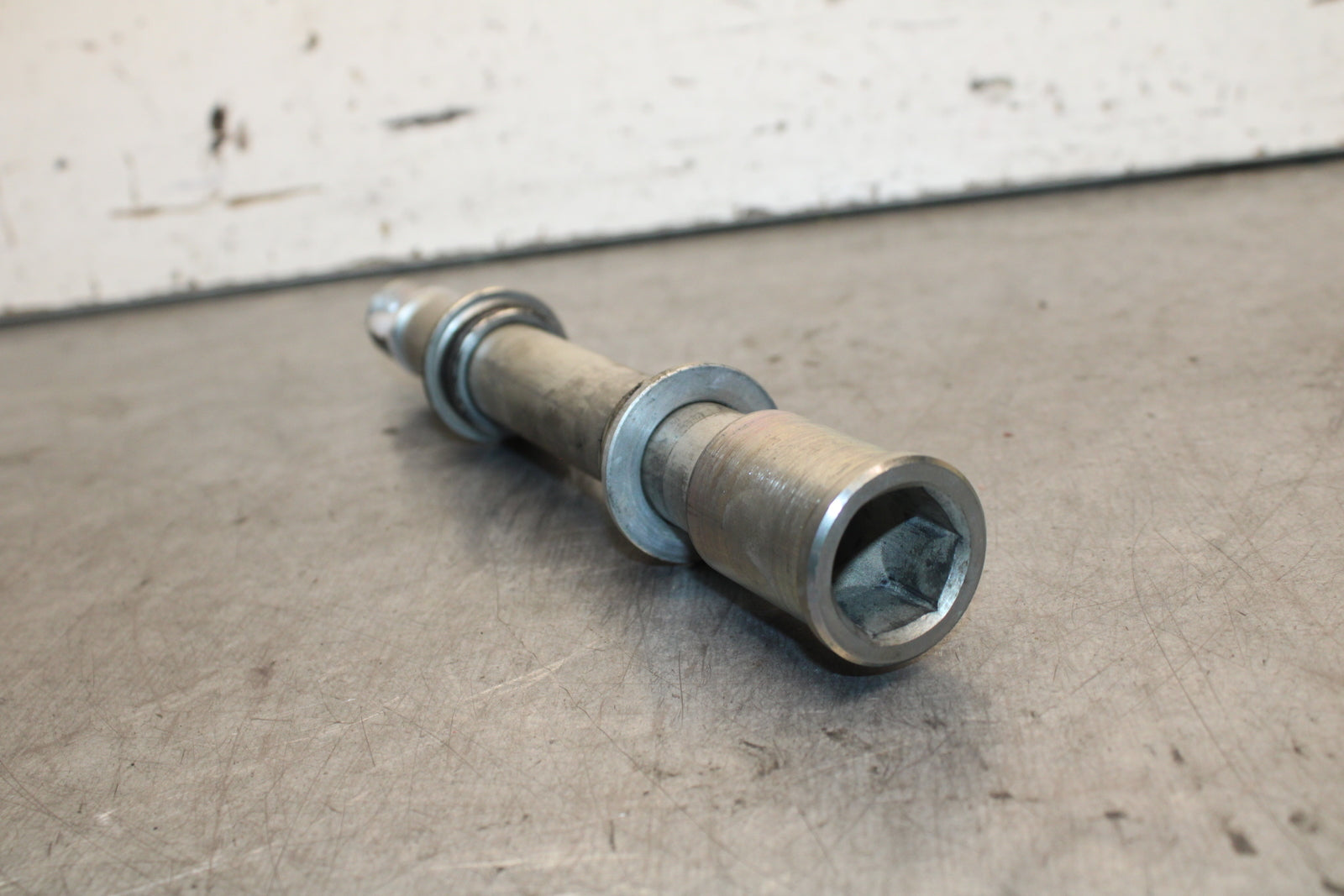 13-18 KAWASAKI NINJA ZX6R FRONT WHEEL RIM AXLE PIVOT BOLT 41068-0595 BB666