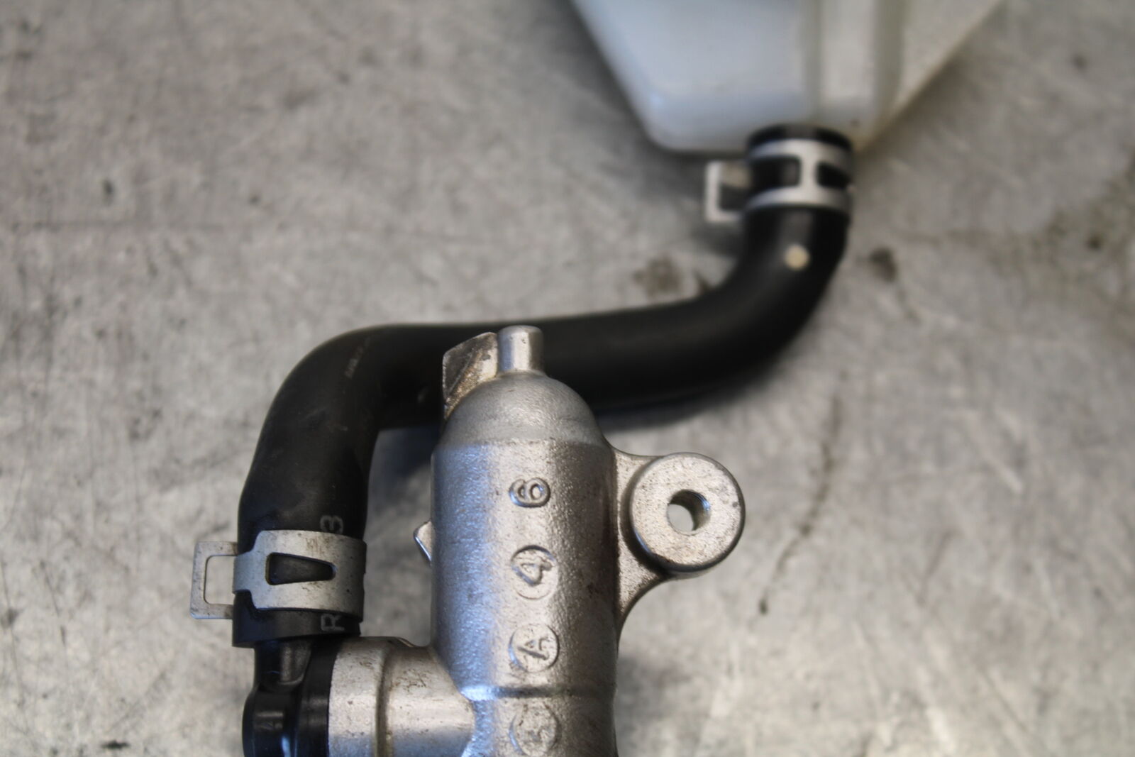 03-07 SUZUKI SV1000S REAR BACK BRAKE MASTER CYLINDER W RESERVOIR BB657