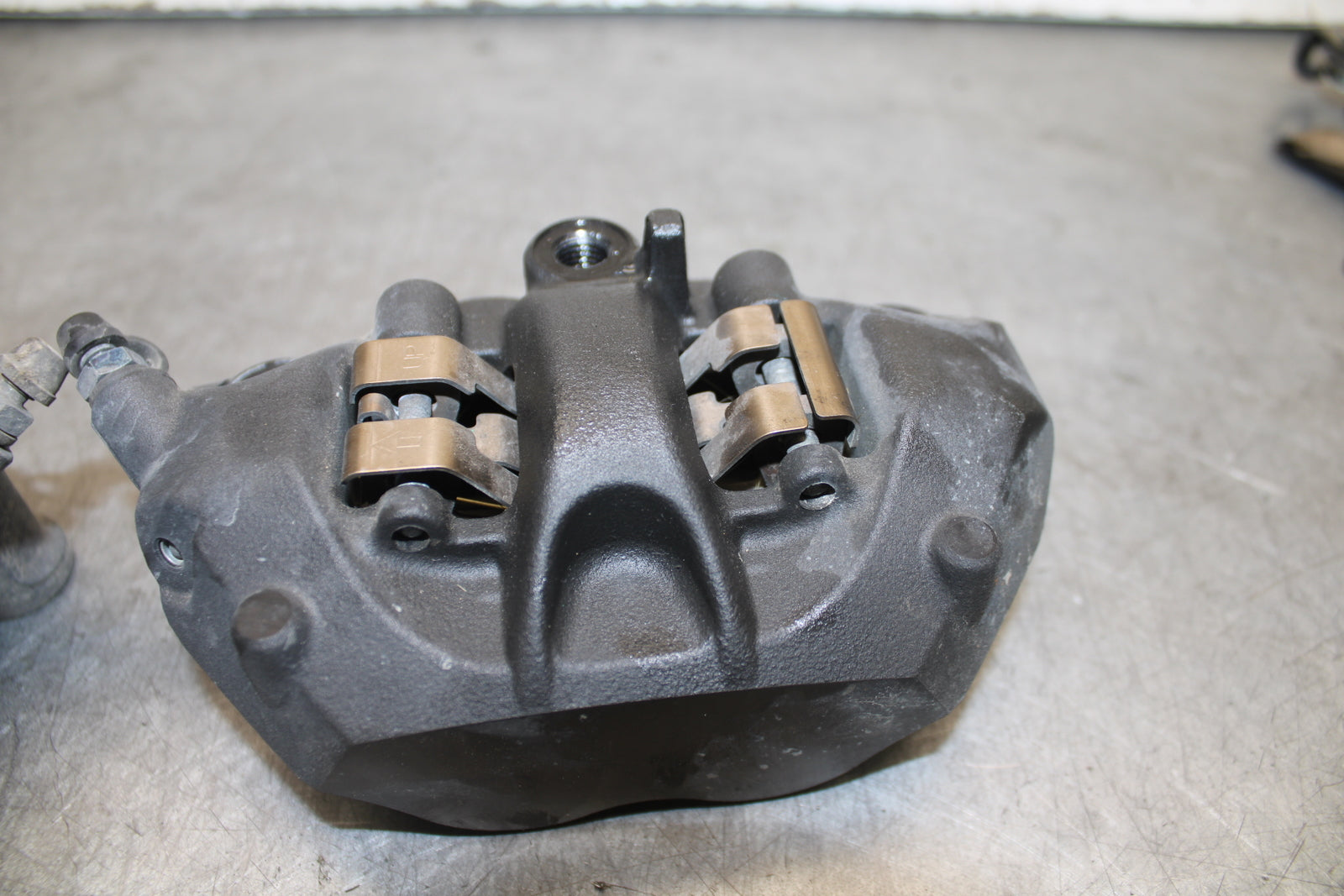 19-23 KAWASAKI NINJA ZX6R RIGHT LEFT FRONT BRAKE CALIPER SET PAIR CALIPERS BB701