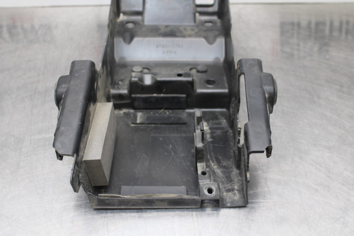 24-25 SUZUKI GSXR1000 REAR BACK TAIL UNDERTAIL BATTERY TRAY PLASTIC BB767