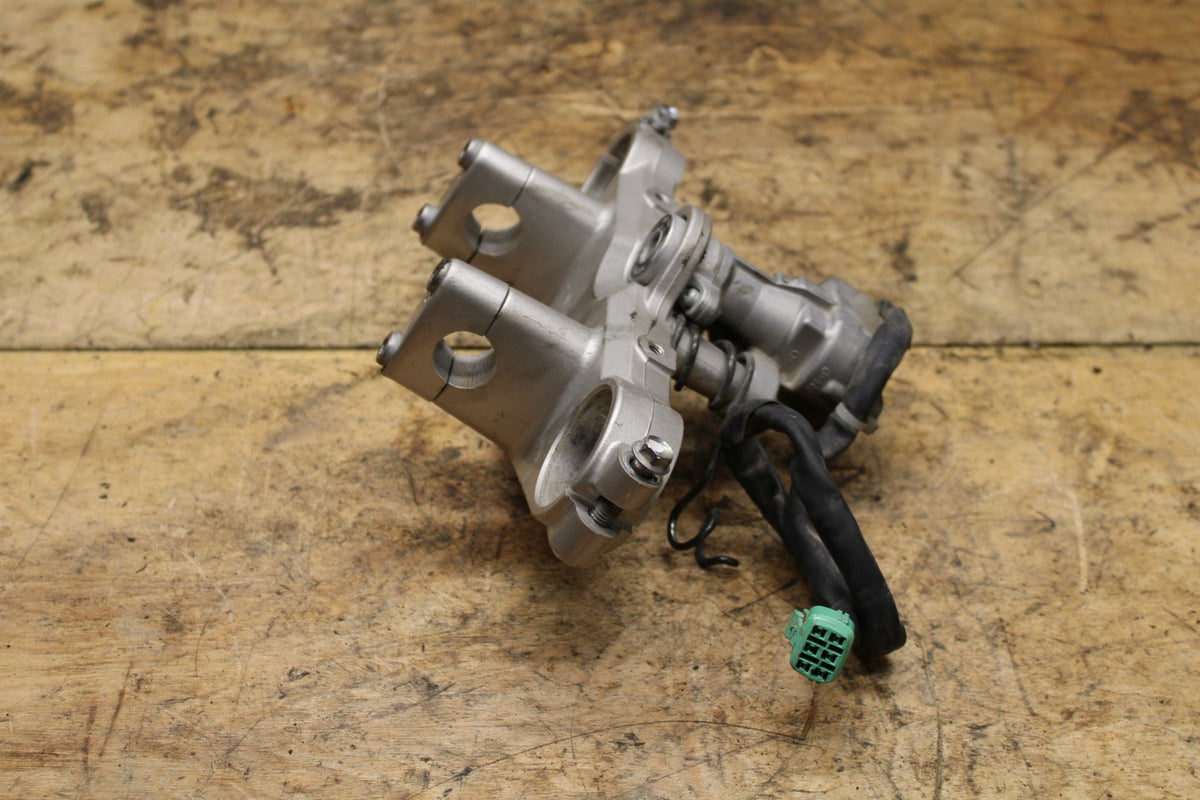 07-11 SUZUKI VSTROM 650 UPPER TREE IGNITION LOCK WITHOUT KEY BB340