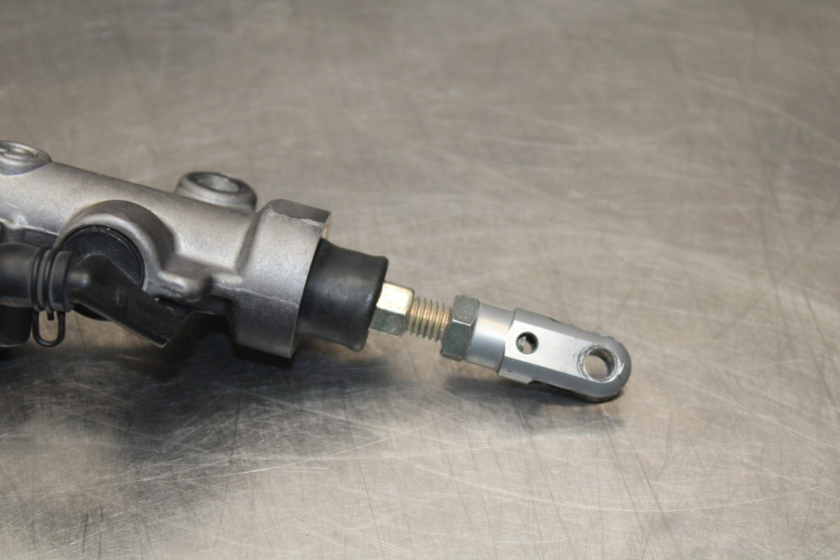 03-05 YAMAHA YZF R6  REAR BACK BRAKE MASTER CYLINDER W RESERVOIR BB793