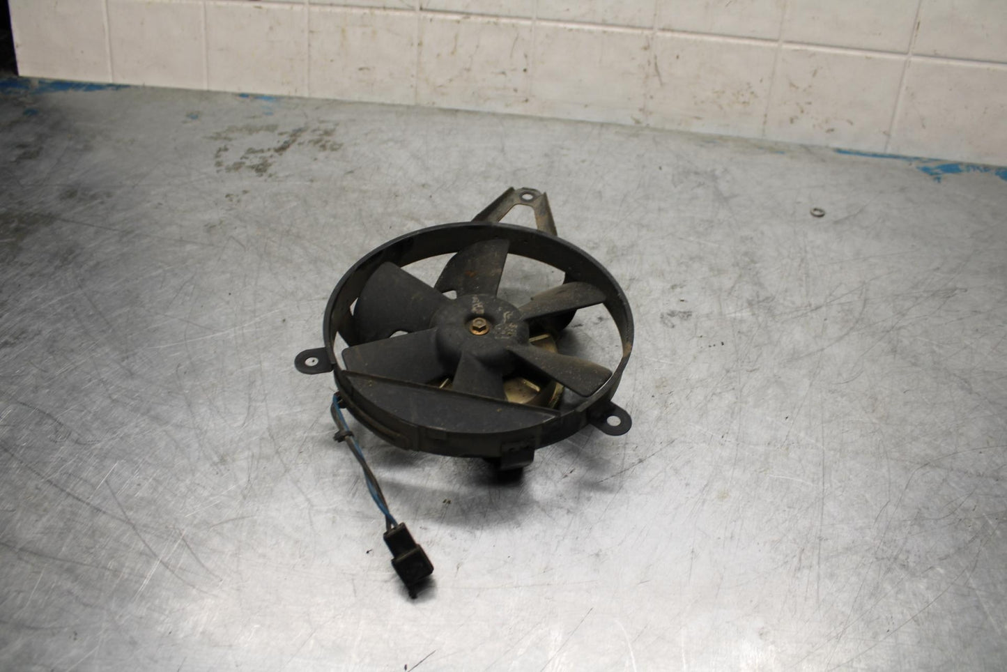 96-07 YAMAHA YZF600R RIGHT ENGINE RADIATOR COOLING FAN MOTOR BB427