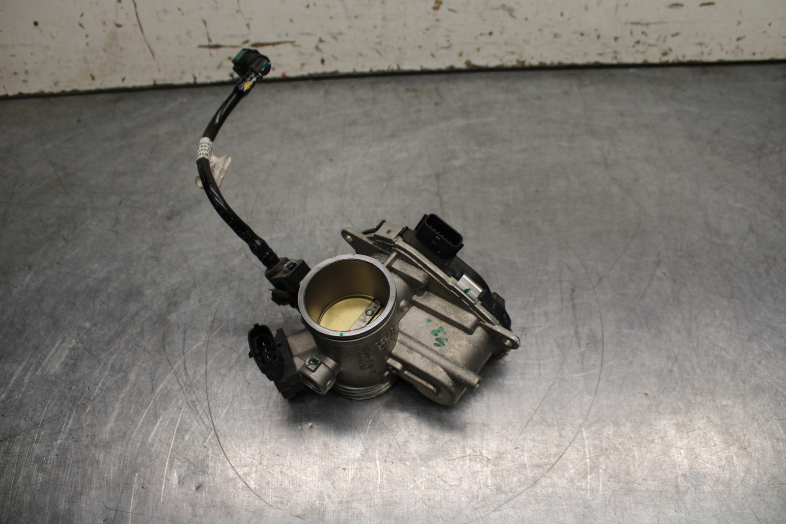 17-24 KTM 390 DUKE MAIN FUEL INJECTORS / THROTTLE BODIES BB734