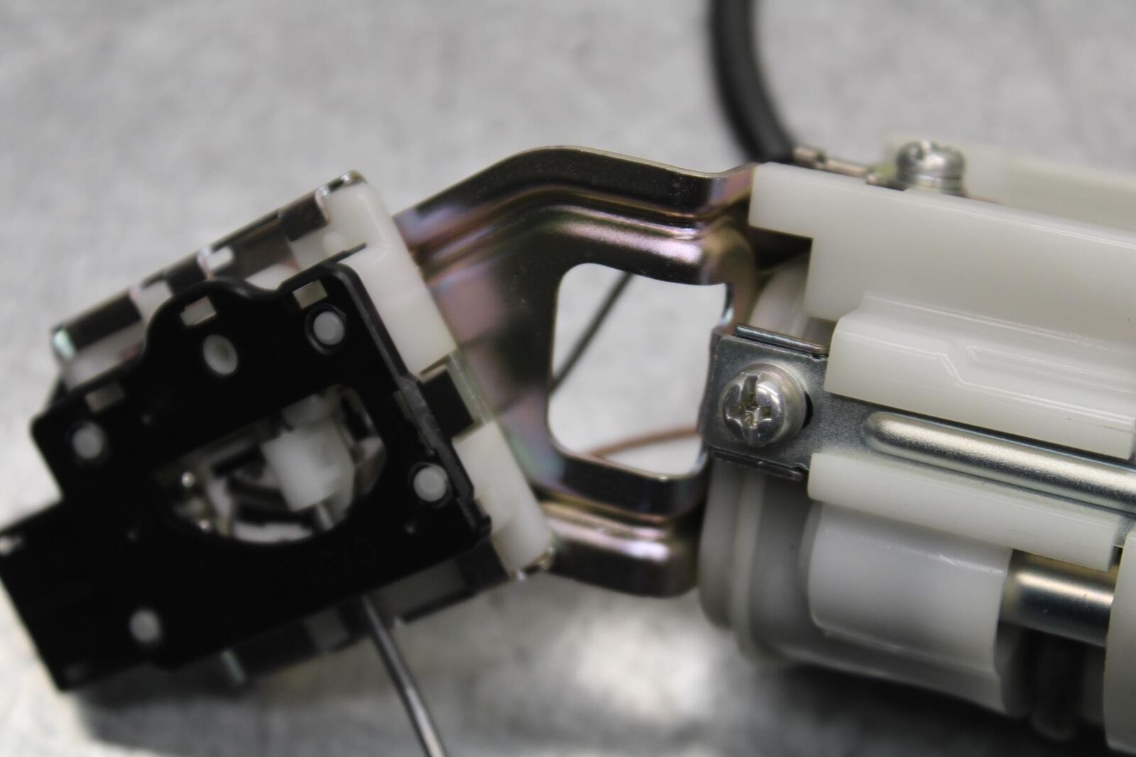 11-24 SUZUKI GSXR  600 750 FUEL PUMP GAS PETROL SENDER UNIT BB630
