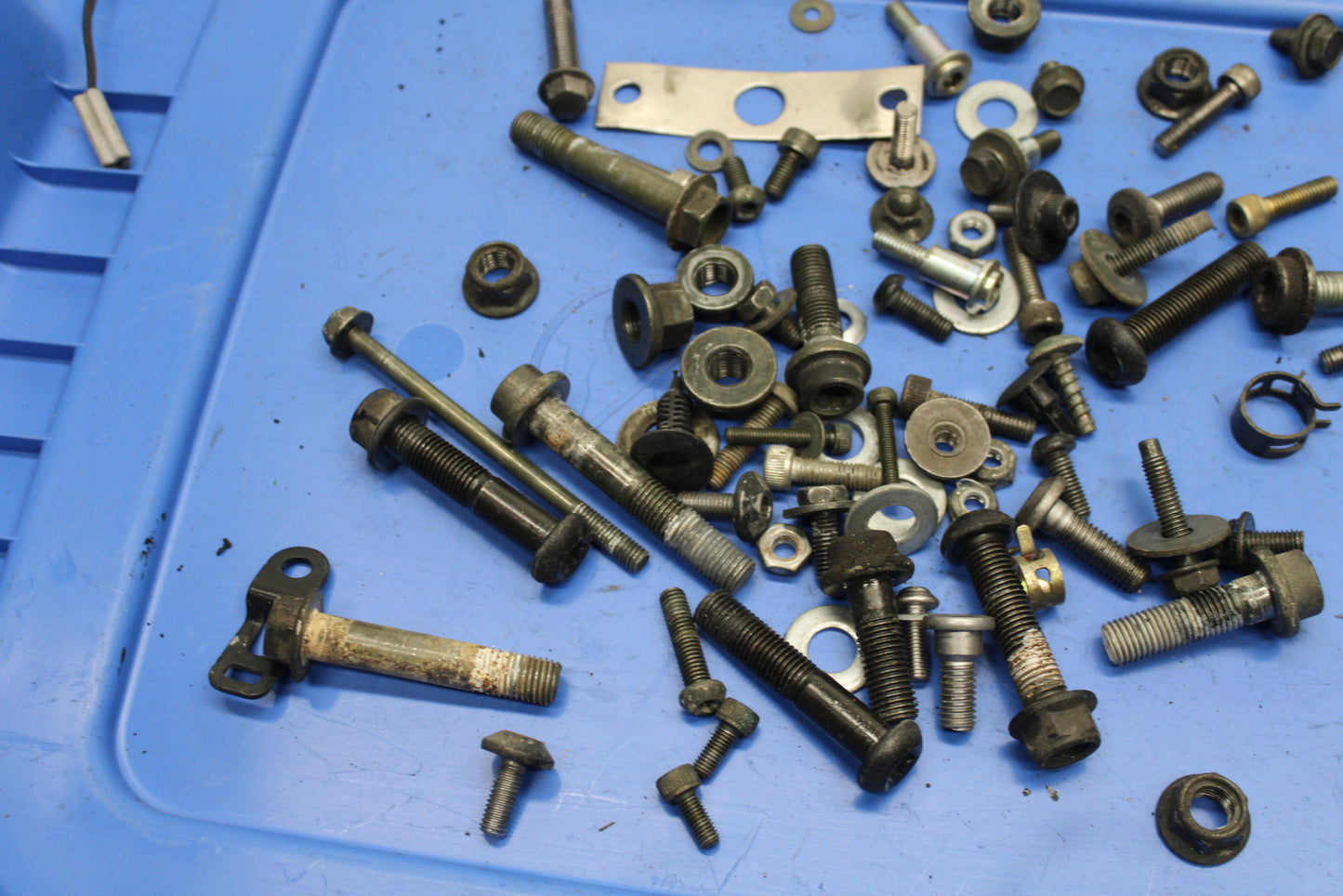 03-05 YAMAHA YZF R6 MOUNTING BOLTS HARDWARE MOTOR SCREWS BB751