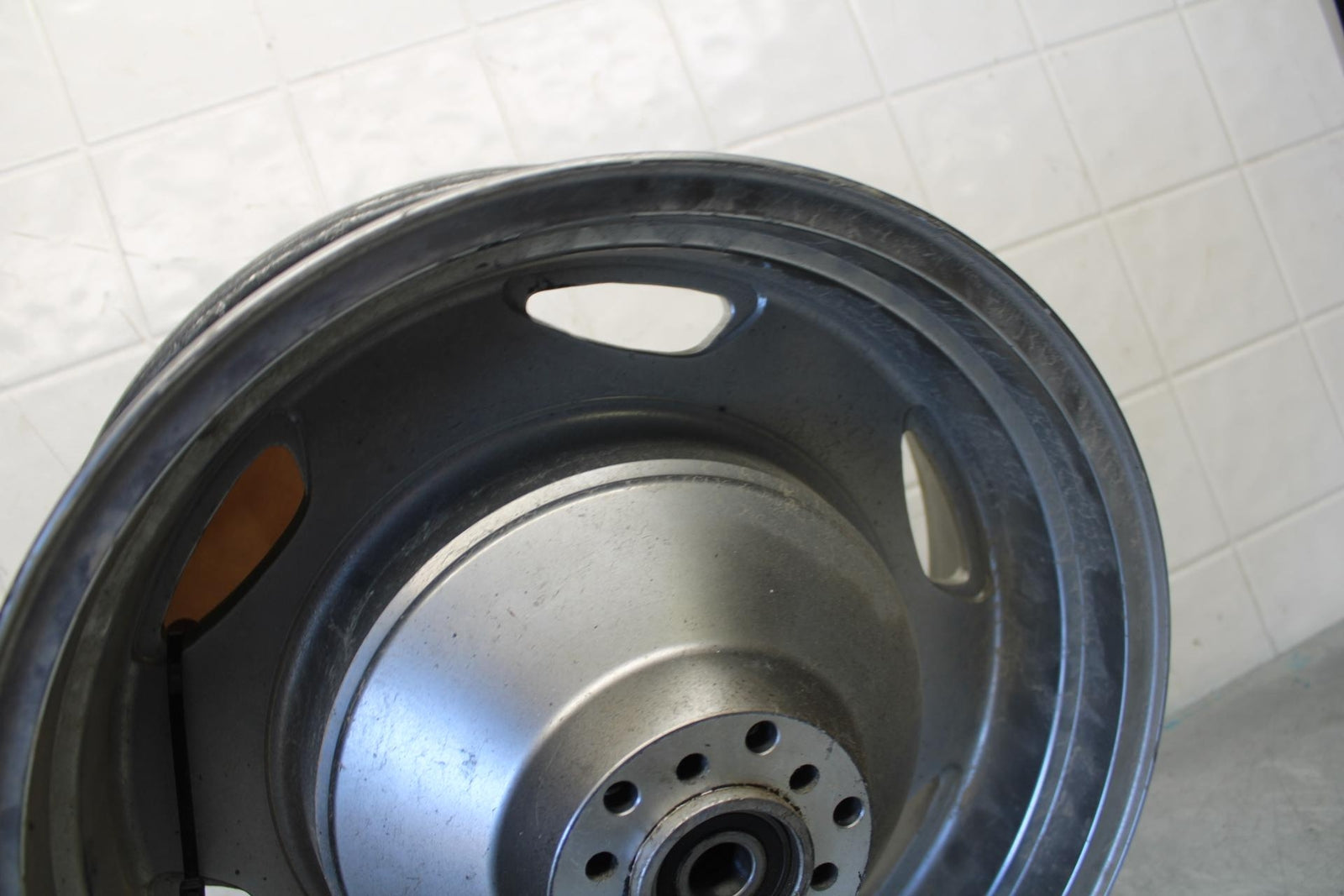 2004 Suzuki Intruder 1500 VL1500 REAR WHEEL RIM BB509