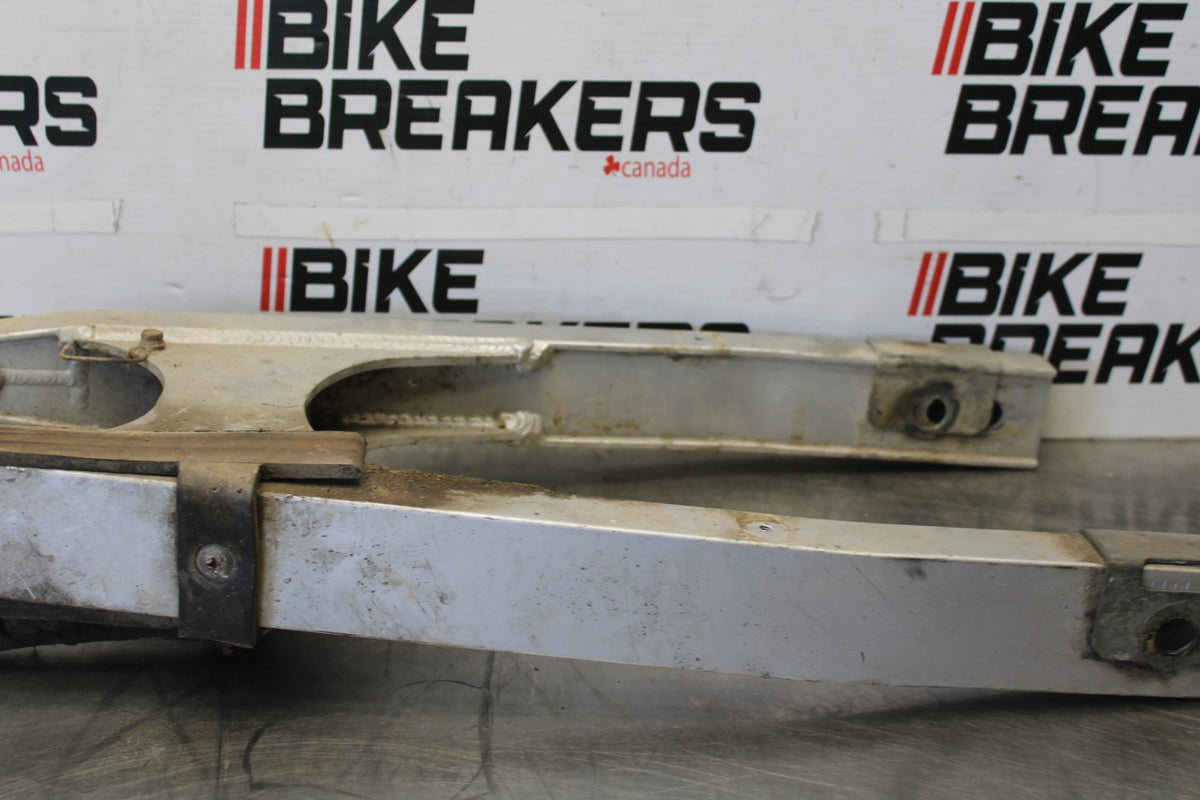 06 KAWASAKI KLR650 REAR SWINGARM BACK SUSPENSION SWING ARM BB919